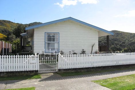 Photo of property in 29 Newburn Grove, Wainuiomata, Lower Hutt, 5014