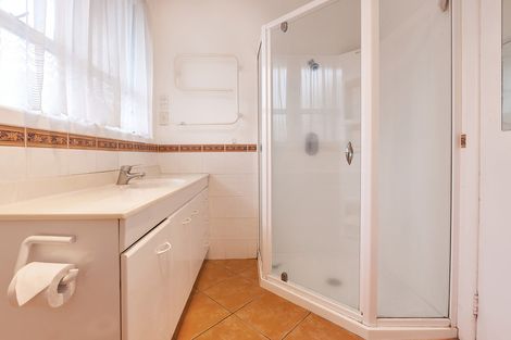 Photo of property in 2/27 Cardwell Street, Onehunga, Auckland, 1061