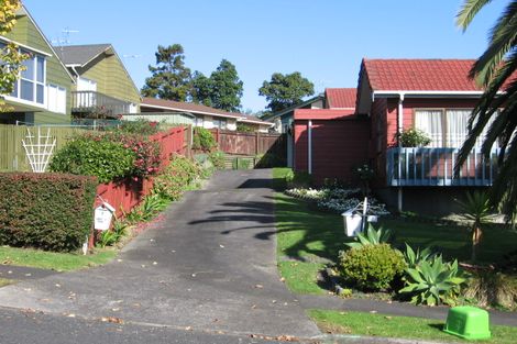 Photo of property in 2/7 Courant Place, Clover Park, Auckland, 2019