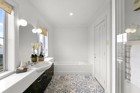 Photo of property in 24 Felstead Place, Avonhead, Christchurch, 8042