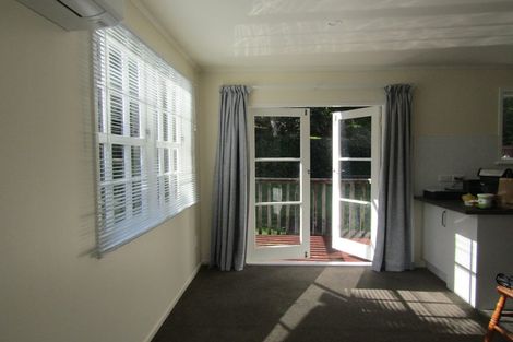 Photo of property in 1/12 Vonnell Place, Birkdale, Auckland, 0626
