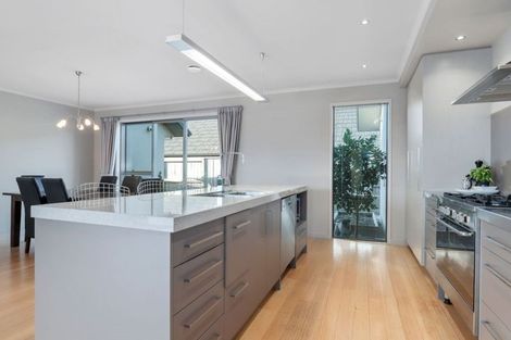 Photo of property in 1 Woodridge Drive, Stanmore Bay, Whangaparaoa, 0932