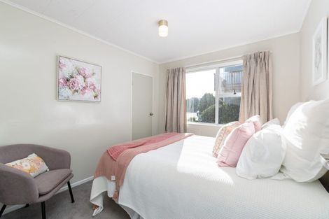 Photo of property in 26 Gloaming Hill, Titahi Bay, Porirua, 5022