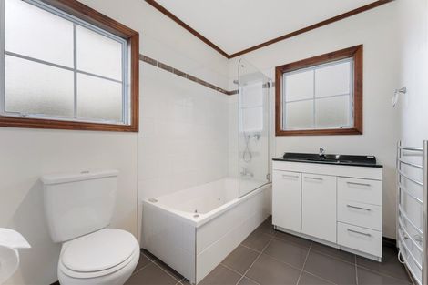 Photo of property in 88 Mangorei Road, Strandon, New Plymouth, 4312