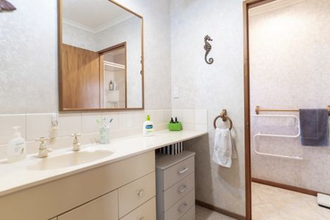 Photo of property in 17 Pampas Grove, Welcome Bay, Tauranga, 3112