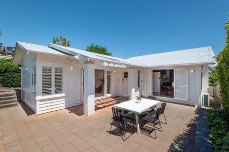 Photo of property in 7a North Avenue, Narrow Neck, Auckland, 0624