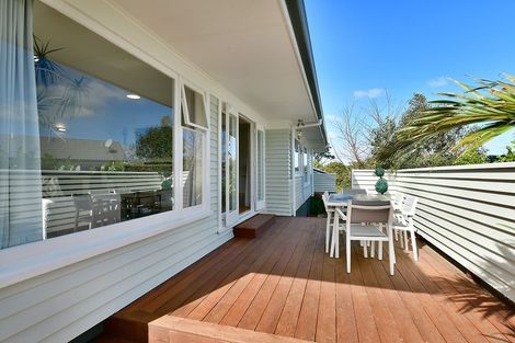 Photo of property in 2 Carento Way, Stanmore Bay, Whangaparaoa, 0932