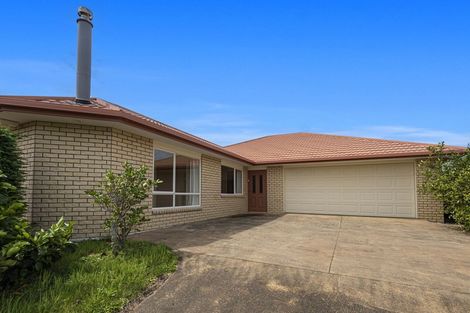 Photo of property in 41 Karoro Road, One Tree Point, 0118