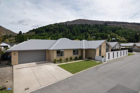 Photo of property in 4 Sew Hoy Lane, Arthurs Point, Queenstown, 9371