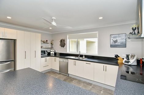 Photo of property in 26 Pounamu Place, Pegasus, 7612