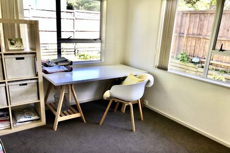 Photo of property in 1 Remus Place, Totara Vale, Auckland, 0629