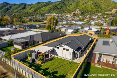 Photo of property in 5 Mahia Lane, Waikanae, 5036