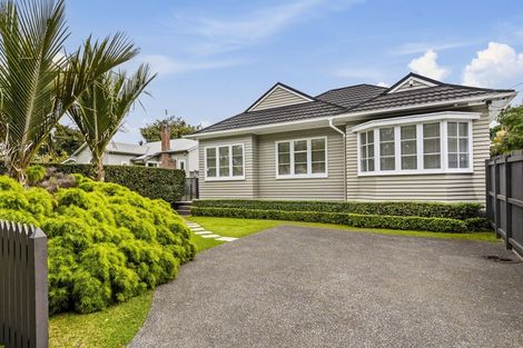 Photo of property in 4 Irirangi Road, Greenlane, Auckland, 1061