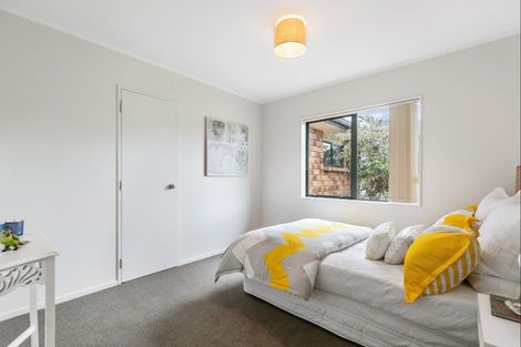 Photo of property in 64 Naylors Drive, Mangere, Auckland, 2022