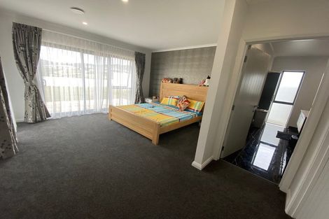 Photo of property in 48 Sardinia Grove, Fitzherbert, Palmerston North, 4410