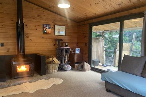 Photo of property in 25 Matuhi Street, Tirohanga, Lower Hutt, 5010