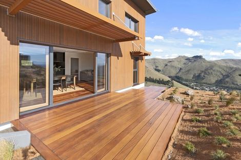 Photo of property in 1 Parkridge Place, Mount Pleasant, Christchurch, 8081