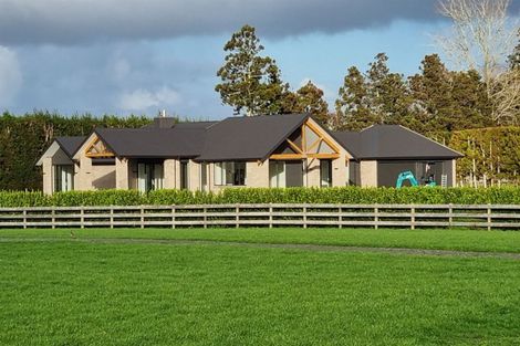 Photo of property in 879a Waitakere Road, Kumeu, 0891