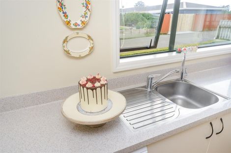 Photo of property in 12 Barnett Drive, Marton, 4710