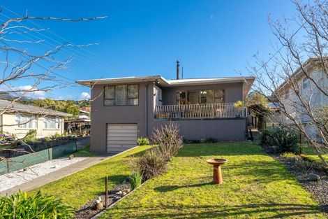 Photo of property in 111 Waikawa Road, Picton, 7220