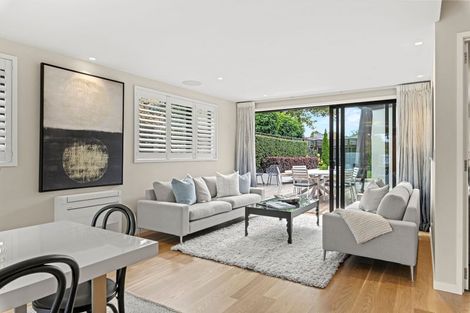 Photo of property in 15 Saint Andrews Square, Strowan, Christchurch, 8052