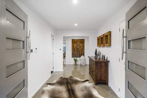 Photo of property in 583 State Highway 16, Kumeu, 0891