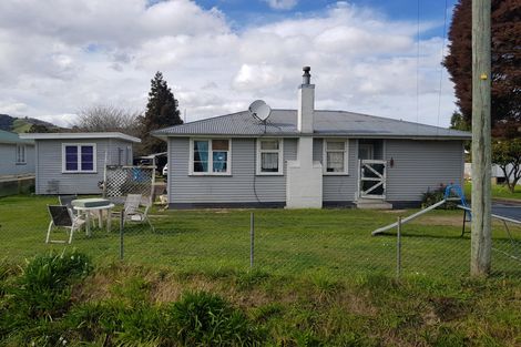 Photo of property in 32 Kanakanaia Road, Te Karaka, 4022