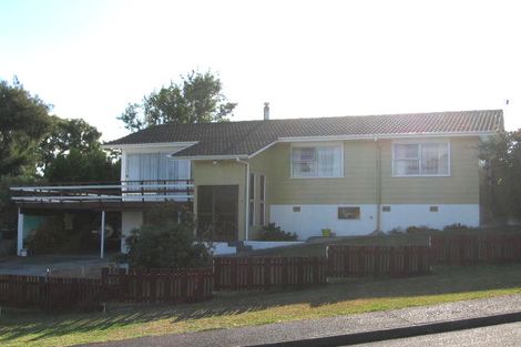 Photo of property in 4 Halcombe Place, Green Bay, Auckland, 0604