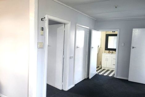 Photo of property in 2 Tawhiti Road, Hawera, 4610