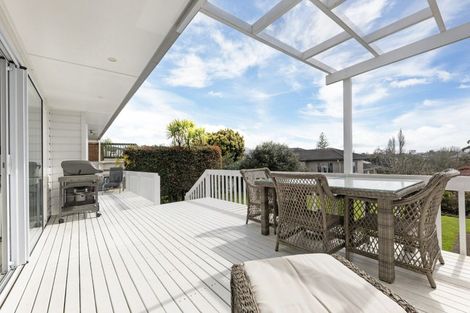 Photo of property in 8 Downsview Road, Pakuranga Heights, Auckland, 2010