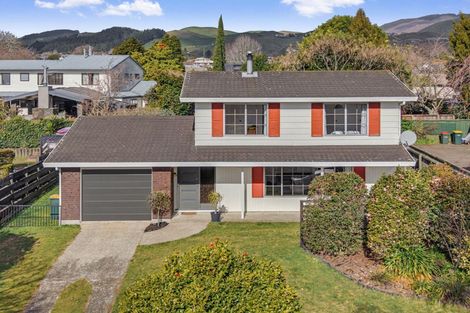 Photo of property in 35 Waitawa Place, Lynmore, Rotorua, 3010