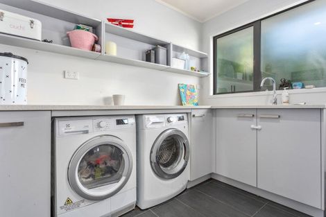 Photo of property in 1 Tawhara Place, Edgecumbe, 3120