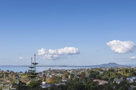 Photo of property in 2/813 East Coast Road, Northcross, Auckland, 0630