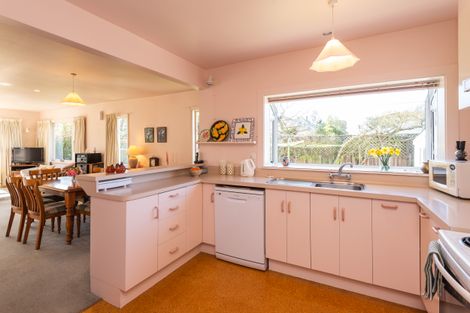 Photo of property in 37 Holly Road, St Albans, Christchurch, 8014