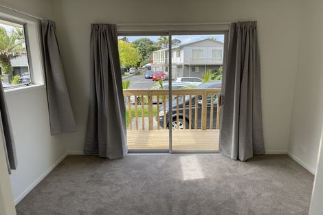 Photo of property in 24 Walton Street, Red Beach, 0932