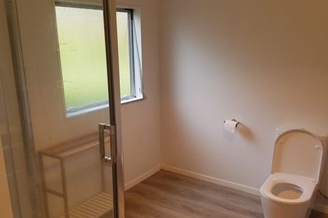 Photo of property in 60 Lagoon Way, West Harbour, Auckland, 0618