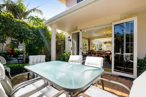 Photo of property in 30 Messenger Terrace, Oakura, 4314