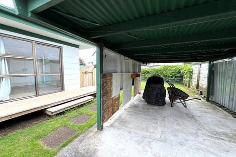 Photo of property in 2/43 Challen Close, Conifer Grove, Takanini, 2112