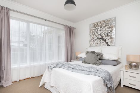 Photo of property in 39 Royal View Road, Te Atatu South, Auckland, 0610