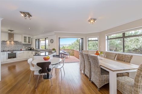 Photo of property in 9 Kingtide Place, Red Beach, 0932