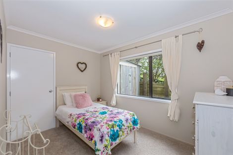 Photo of property in 9 Kingtide Place, Red Beach, 0932