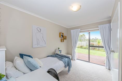 Photo of property in 9 Kingtide Place, Red Beach, 0932