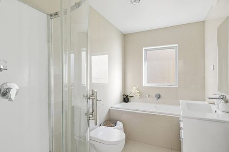 Photo of property in 2f Wood Street, Papakura, 2110