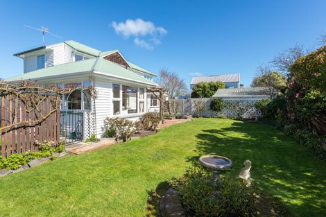 Photo of property in 37 Holly Road, St Albans, Christchurch, 8014