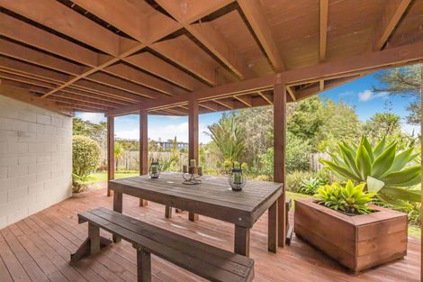 Photo of property in 9 Kingtide Place, Red Beach, 0932