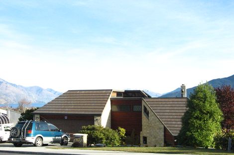 Photo of property in 21 Balmoral Drive, Kelvin Heights, Queenstown, 9300