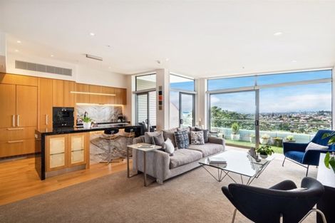 Photo of property in 203/585 Beach Road, Rothesay Bay, Auckland, 0630