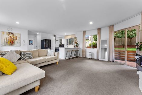 Photo of property in 8a Aplin Place, Birkdale, Auckland, 0626