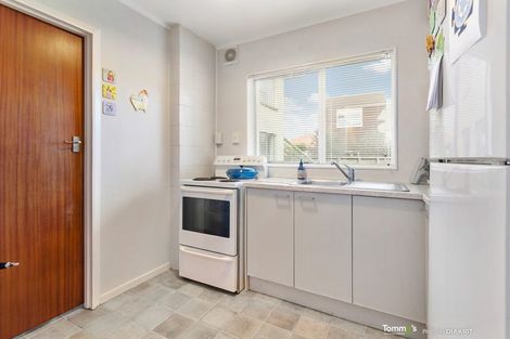 Photo of property in 10/154 Onepu Road, Lyall Bay, Wellington, 6022