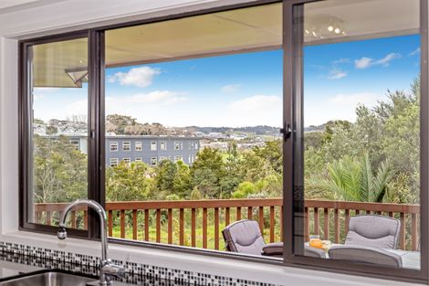 Photo of property in 9 Kingtide Place, Red Beach, 0932